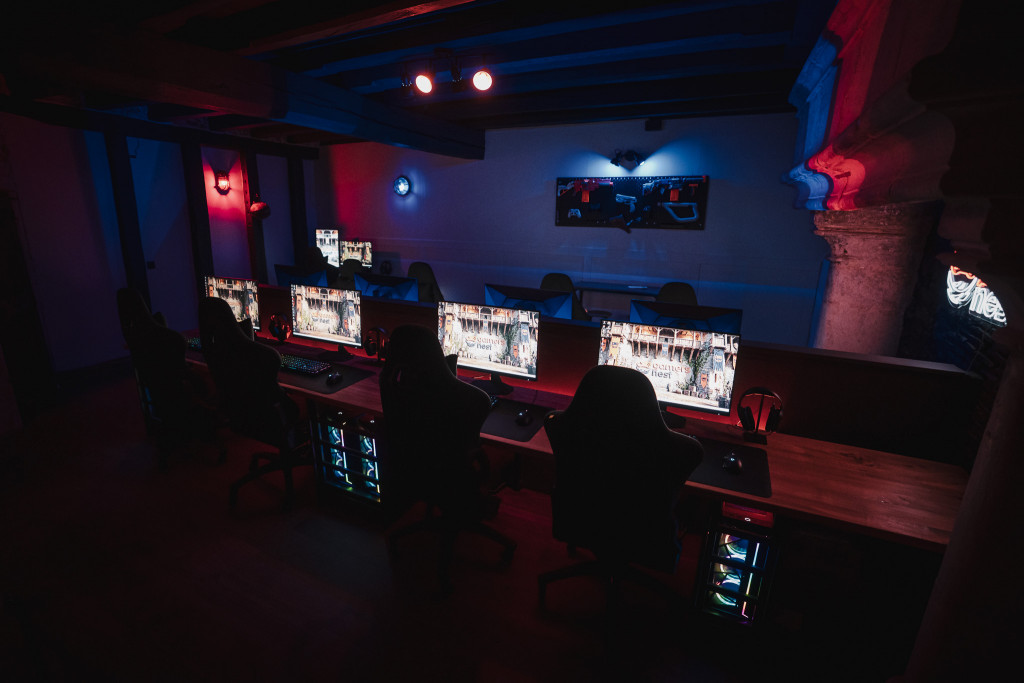 Salle PC Gamers Nest Gîte Gaming